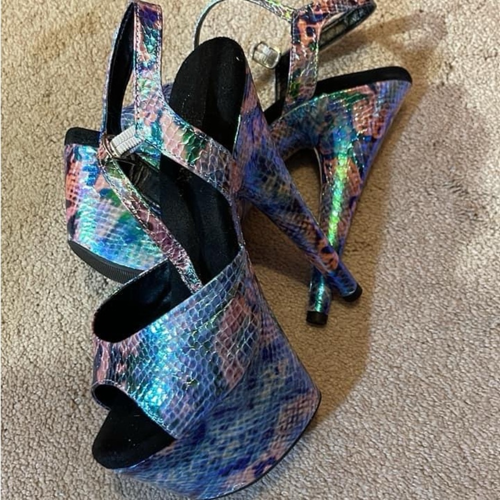 Size 9, 7 inch iridescent snakeskin Pleasers